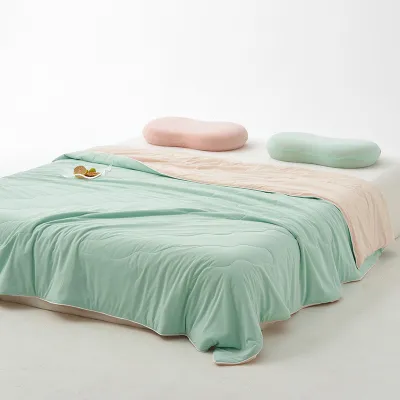 Super soft lightweight polyester fill duvet insert for summer home or hotel cooling quilt use plain design