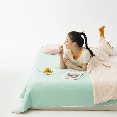 Super soft lightweight polyester fill duvet insert for summer home or hotel cooling quilt use plain design