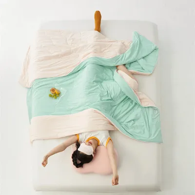 Super soft lightweight polyester fill duvet insert for summer home or hotel cooling quilt use plain design